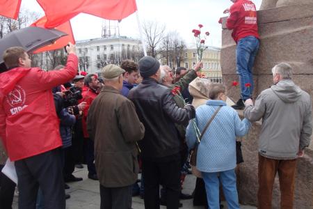Смоленск: Ленин жил! Ленин жив! Ленин будет жить!
