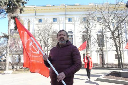 «Без советской власти – не было космоса!» Рязанские коммунисты возложили цветы к памятнику К.Э. Циолковскому