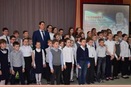 В преддверии Дня космонавтики Тульский обком КПРФ организовал для школьников видеомост с космонавтом Олегом Новицким 