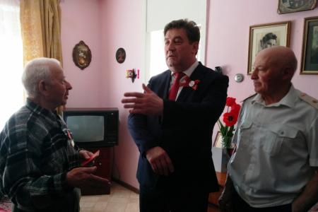 Лидер ставропольских коммунистов Виктор Гончаров поздравил Героя Великой Отечественной войны Георгия Недосекина с 95-летием