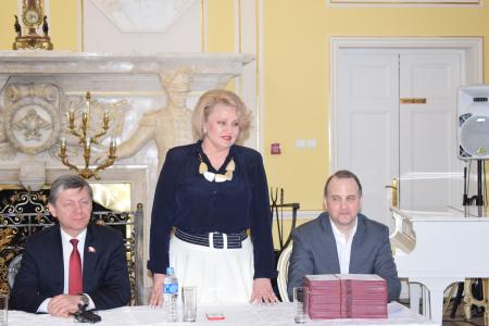 Дмитрий Новиков вручил дипломы выпускницам 26 потока Центра политической учебы ЦК КПРФ