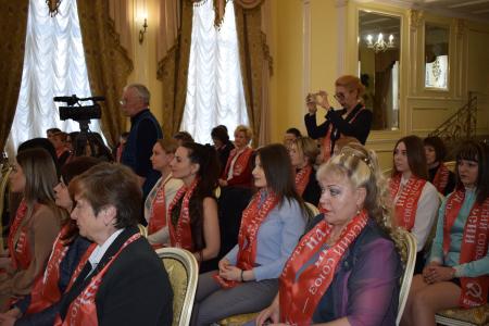 Дмитрий Новиков вручил дипломы выпускницам 26 потока Центра политической учебы ЦК КПРФ