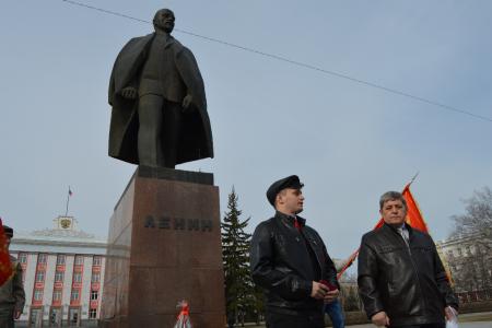Алтайский край. Барнаульские коммунисты и комсомольцы провели торжественный митинг в честь 148-й годовщины В.И. Ленина