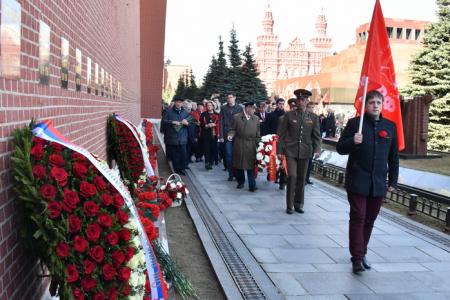 В День космонавтики коммунисты возложили цветы к могилам С.П. Королева и Ю.А. Гагарина у Кремлевской стены