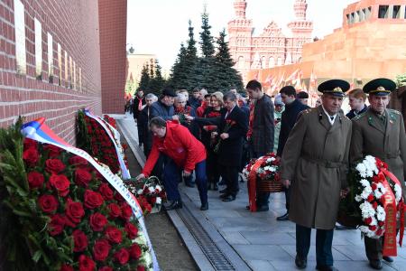 В День космонавтики коммунисты возложили цветы к могилам С.П. Королева и Ю.А. Гагарина у Кремлевской стены