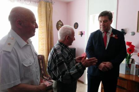 Лидер ставропольских коммунистов Виктор Гончаров поздравил Героя Великой Отечественной войны Георгия Недосекина с 95-летием