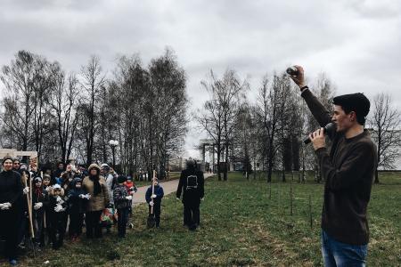 Комсомольцы и пионеры провели субботник в Ленинских Горках