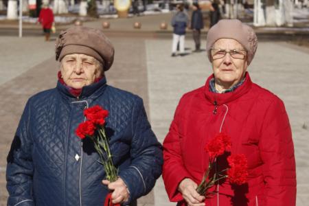 В День узников концлагерей ярославцы возложили цветы к Вечному огню