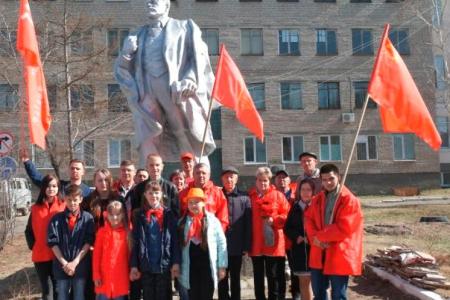 Забайкальские коммунисты провели автопробег в честь Дня рождения В.И. Ленина