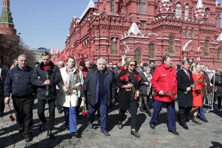 В День космонавтики коммунисты возложили цветы к могилам С.П. Королева и Ю.А. Гагарина у Кремлевской стены