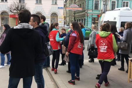 Тульские коммунисты провели пикеты на проспекте Ленина