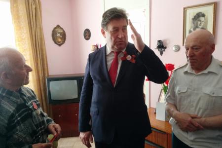 Лидер ставропольских коммунистов Виктор Гончаров поздравил Героя Великой Отечественной войны Георгия Недосекина с 95-летием