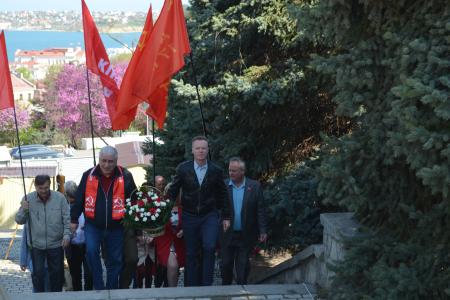 Севастопольские коммунисты почтили память Владимира Ильича Ленина