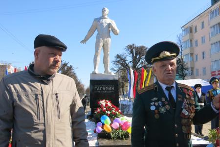 Коммунисты Чувашии отметили День космонавтики возложением цветов к памятникам Ю.А. Гагарину и А.Г. Николаеву в Чебоксарах