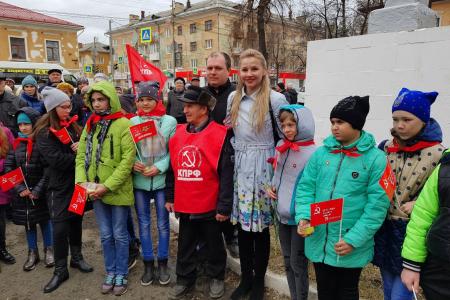 Свердловская область. Коммунисты Алапаевска ко дню рождения Ленина возродили пионерскую организацию