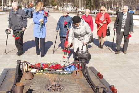 В День узников концлагерей ярославцы возложили цветы к Вечному огню