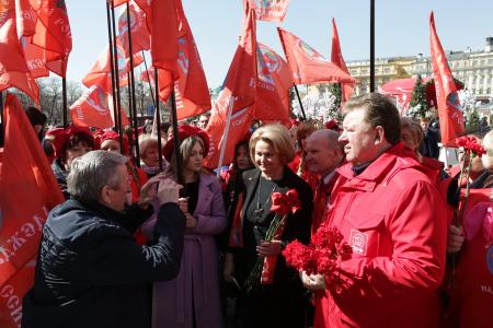 В День космонавтики коммунисты возложили цветы к могилам С.П. Королева и Ю.А. Гагарина у Кремлевской стены