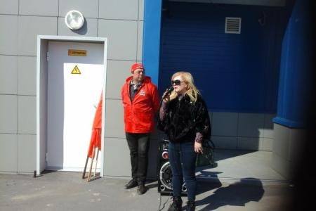 ​В городах Ямала прошли акции протеста против массовых сокращений бюджетников Ноябрьска, занятых в сфере дополнительного образования