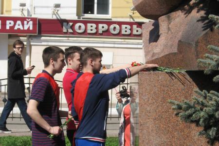 Калуга: Первомай шагает по планете