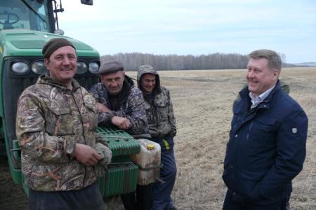 Новосибирская область. Директор хозяйства «Новомайское» Александр Вотяков: С Анатолием Локтем легко общаться, в нем нет пафоса