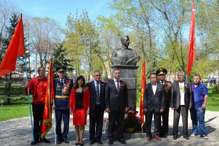 Коммунисты Оренбурга почтили память павших воинов