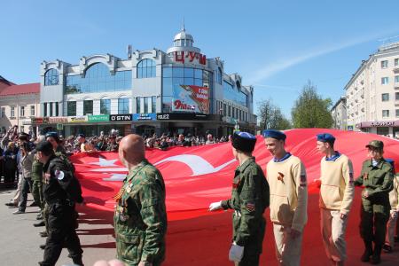Коммунисты Псковской области участвовали в демонстрации в честь Дня Победы