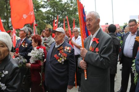 Коммунисты Калмыкии приняли участие в торжествах в честь Дня Победы
