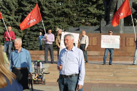 Коммунисты Костромского отделения КПРФ 22 мая провели предупредительный пикет против роста цен на бензин