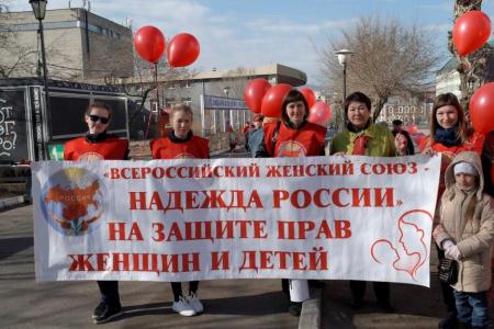 Коммунисты Читы потребовали установить контроль над ценами и тарифами ЖКХ и ГСМ на первомайском митинге