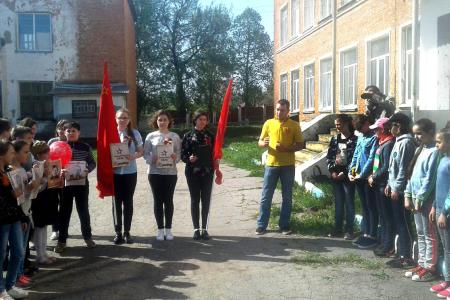 Тульская область. Пионеры и коммунисты провели в Богородицке праздничное мероприятие в честь Дня Победы