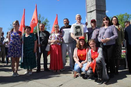 Калининград. «Цвет Победы – красный!»