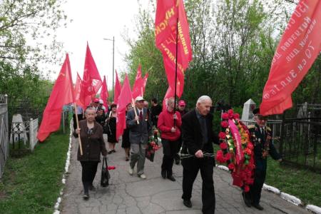Саратовские коммунисты приняли участие в памятном мероприятии на Воскресенском мемориальном кладбище