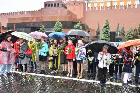 «Ура, юные пионеры!»
