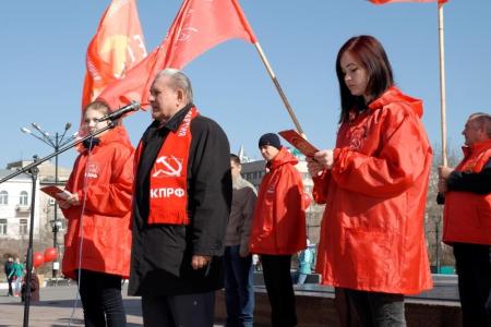 Коммунисты Читы потребовали установить контроль над ценами и тарифами ЖКХ и ГСМ на первомайском митинге