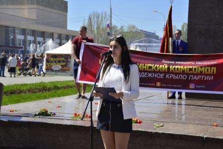 Волгоградская область. Коммунисты города Волжского приняли участие в первомайской демонстрации