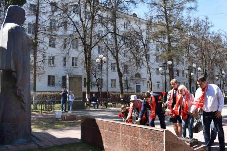 «Пусть всегда будет солнце!». Тульский обком провёл массовую демонстрацию и праздничный митинг