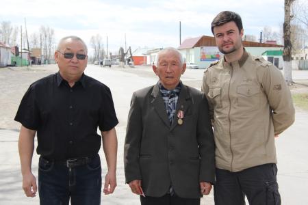 Тувинские коммунисты поздравили детей войны с предстоящим Днем Победы