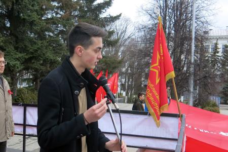 Первого мая знамена КПРФ украсили улицы Чебоксар