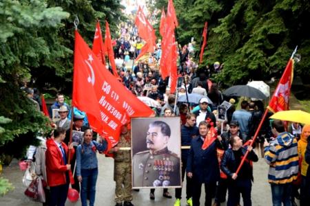 Ставропольские коммунисты провели шествия и митинги с портретами Сталина в День Великой Победы