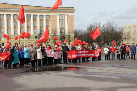 Новгородские коммунисты провели традиционный первомайский митинг в областном центре