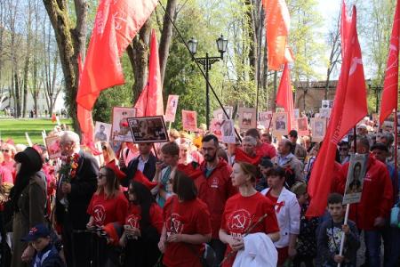В Великом Новгороде коммунисты приняли участие в акции «Бессмертный полк» 