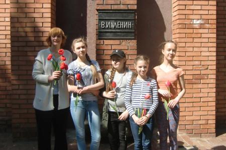 Ивановские коммунисты провели субботник на Мемориале-захоронении старых большевиков
