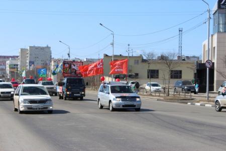 Магаданские коммунисты провели праздничный автопробег