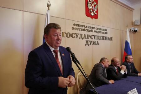 "Пчела - великий эколог планеты". Г.А. Зюганов выступил в Госдуме на церемонии гашения почтовых марок, посвященных истории отечественного пчеловодства