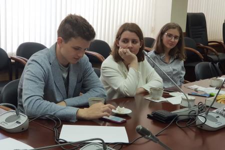 Казбек Тайсаев вручил благодарственные письмам участникам экспертной группы по вопросам миграции