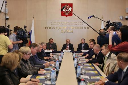 "Пчела - великий эколог планеты". Г.А. Зюганов выступил в Госдуме на церемонии гашения почтовых марок, посвященных истории отечественного пчеловодства
