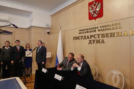 "Пчела - великий эколог планеты". Г.А. Зюганов выступил в Госдуме на церемонии гашения почтовых марок, посвященных истории отечественного пчеловодства