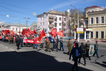 В Чувашии 73-ю годовщину Великой Победы отметили возложением цветов к Вечному огню