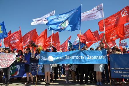 Астраханские коммунисты приняли участие в общегородском первомайском митинге