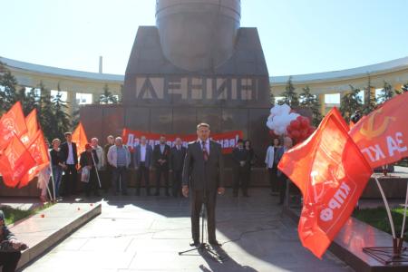 Сталинградские коммунисты встретили Первомай!